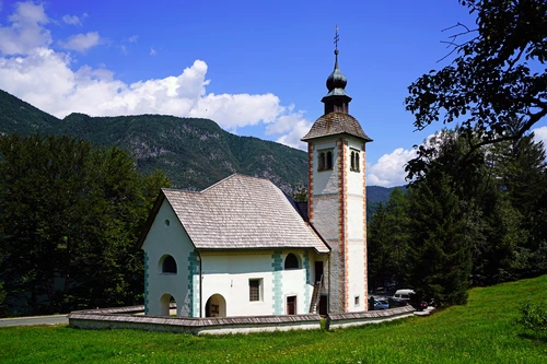 церковь, часовня, горы, белые, зеленые, синие