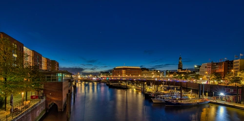 город, панорама, река, лодки, ночь, синие, желтые