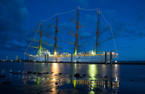 судно, гирлянда, темные, желтые, синие