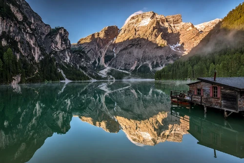 природа, небо, горы, озеро, отражение, деревья, дом, серые, голубые