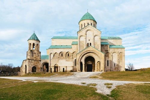 церковь, природа, горы, белые, бежевые, зеленые