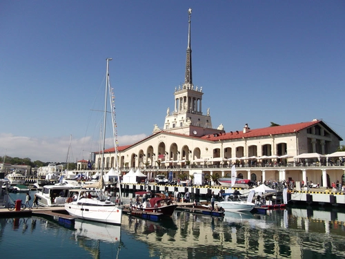 яхта, город, причал, здание, голубые, коричневые, синие, белые