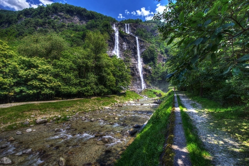 дорога, ручей, водопад, зеленые, серые, черные