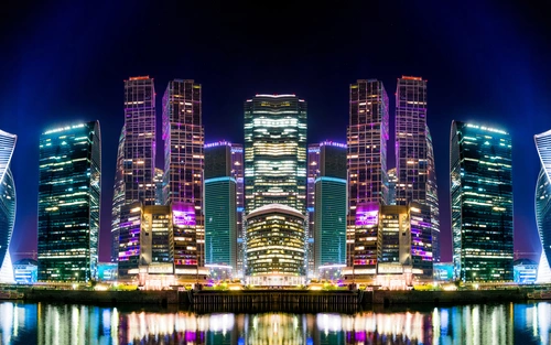 мегаполис, дома, небоскрёбы, водный канал, отражение, синие, зелёные