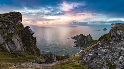 океан, берег, камни, утес, зеленые, серые, оранжевые