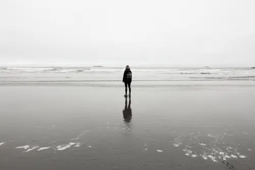 небо, горизонт, море, берег, силуэт, девушка, волны, серые