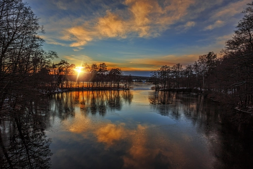 озеро, лес, деревья, закат, желтые, красные, черные
