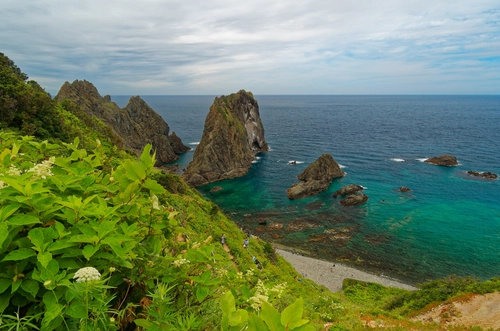 камни, океан, берег, япония, природа, зеленые, бирюзовые, серые