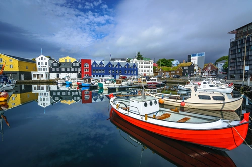 город, яхта, лодка, причал, синие, красные, желтые, голубые, белые