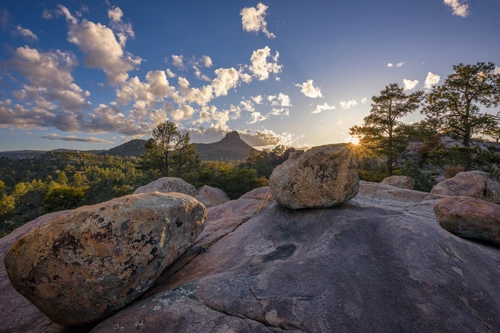 небо, облака, горы, камни, деревья, голубые, серые