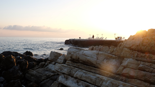 скалы, океан, солнце, лодки, серые, коричневые, синие