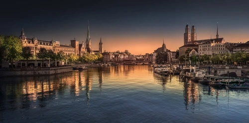 город, вечер, река, архитектура, отражение, коричневые, бежевые, синие, желтые