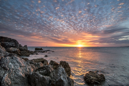 камни, закат, океан, облака, желтые, серые