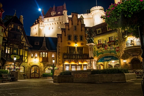 город, замок, ночь, улица, здания, серые, желтые, синие, белые