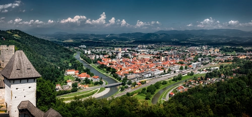 город, панорама, деревья, холмы, облака, зеленые, серые